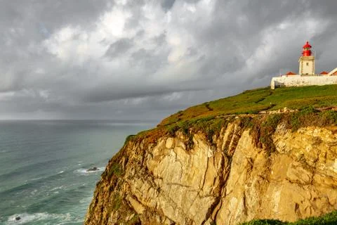 Lighthouse on top of cliff at dusk Foto stock