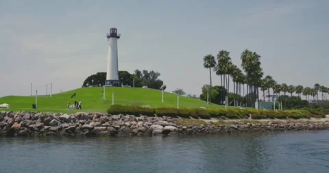 Lighthouse View with Palm Trees by the Waterfront Vídeos de archivo 323589151
