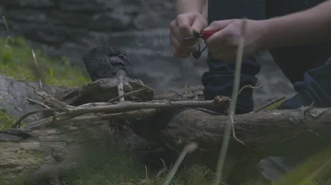 Lighting campfire slowmotion, sparks, flint 動画素材 62959104