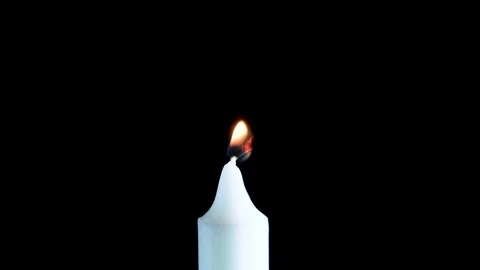 Lighting a candle (Horizontally) 動画素材 180573118