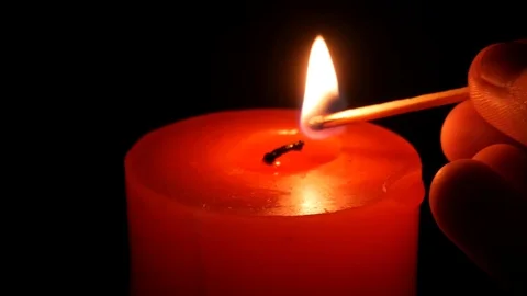 Lighting a candle with a kitchen match Vídeos de archivo 113742692