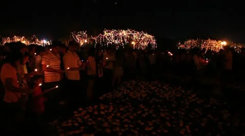 Lighting candles Vidéo 10116859