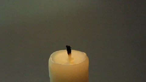 Lighting candles in the room, ignition flame candles Vídeo Stock 89464395