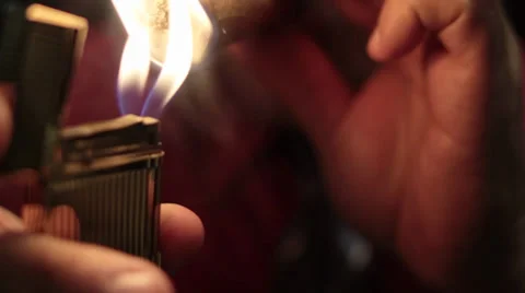 Lighting Cigar Vídeo Stock 31751528