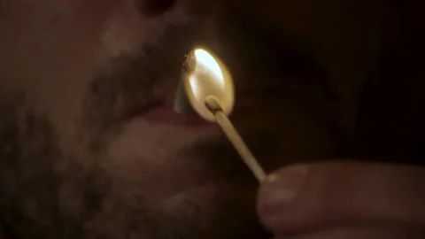 Lighting cigarette with a match Video stock 152182584