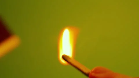 Lighting a match by scraping on the matchbox Vídeo Stock 286054704