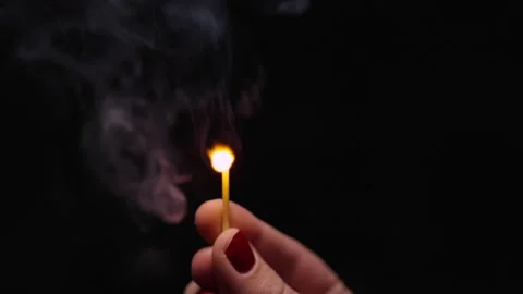 Lighting match in slow motion 動画素材 148103284