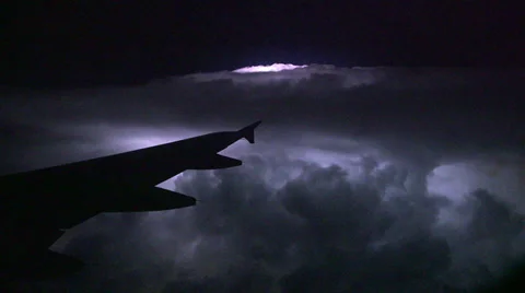 Lightning from an airplane window Vídeos de archivo 33305710