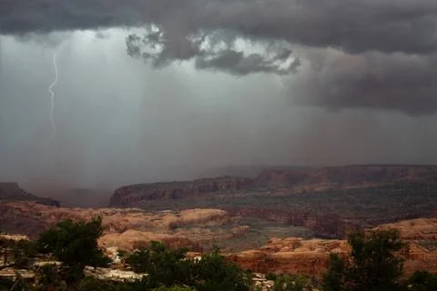 Lightning bolt with an  outline of a face. 스톡 사진