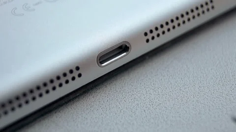 Lightning connector to Apple 库存影片 38706726