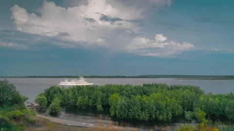 Lightning at the Ob River 库存影片 132600529