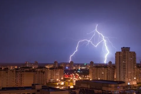 Lightning over the city 库存照片