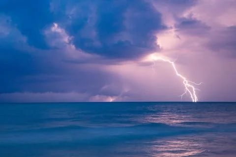 Lightning over the Waves Foto stock
