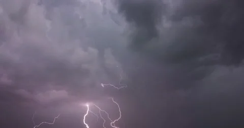 Lightning Storm Rolling Over (2160p 23.976) 스톡 동영상 167433714