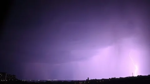 Lightning strikes in the darkness of the night. Vídeo Stock 246918569