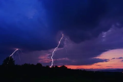 Lightning that strikes the forest Foto stock