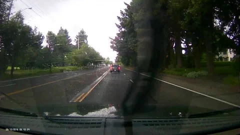 Lightning Strikes Tree, Causing Crash, Eugene Oregon, USA - 18 May 2019 Vídeos de archivo 205222631