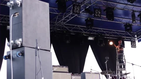 LIGHTNING TECHNICIAN ON THE STAGE Stock Footage 40380615