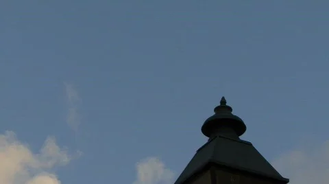 Lightpole pan down Savanha GA 動画素材 108578