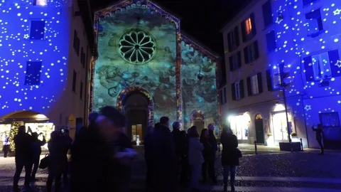 Lights and projection on the city of Como. Città dei Balocchi Video stock 99460342
