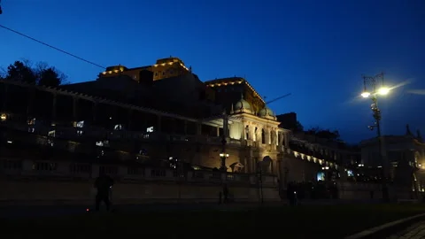 The lights of the Castle Garden Bazaar in Budapest at night. Vídeo Stock 294673890