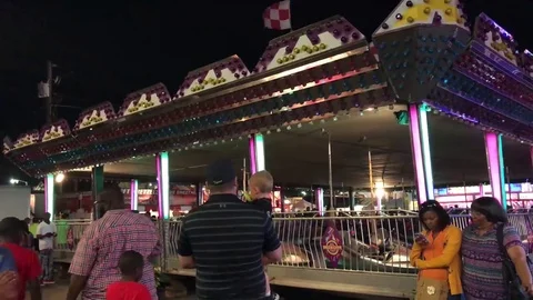 Lights flashing at attraction Vídeos de archivo 73433316