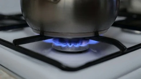 Lights up the gas under the pots 스톡 동영상 75832547