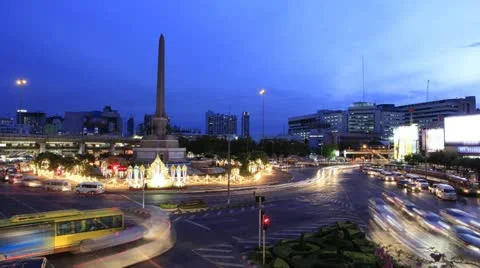 Lights on at night. In the city the car is running. Bangkok,Thailand Stock Footage