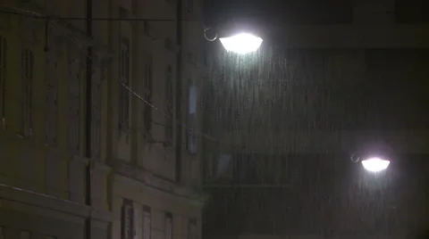 Lights in the rain 動画素材 43671557