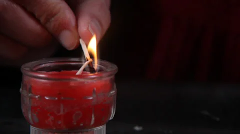 Lights A Red Candle Видео 37739005