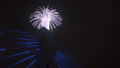 Lights at the top tip of han river bridge at night Видео 271608485