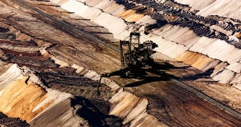 Lignite opencast mine Vídeos de archivo 125617022
