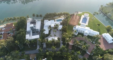 Lil Wayne House Fly Over - Waterfront Homes - Miami Beach Aerial - 4K 60fps Vídeos de archivo 124761109