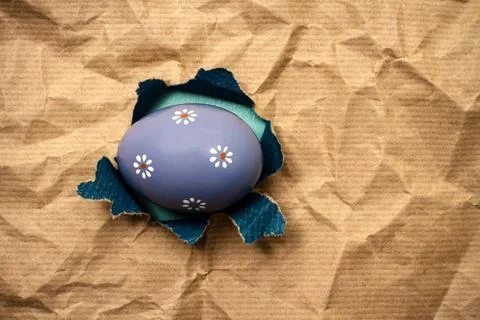 Lilac Eastern egg in hole brown wrapping paper Eastern egg in hole brown c... 写真素材