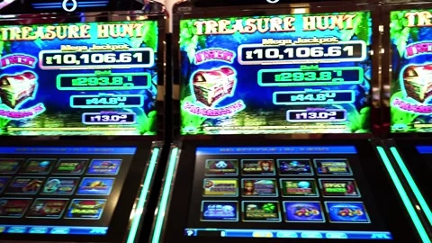 Lima, Peru, December 23, 2023: Treasure Hunt progressive slot machines Stockbeeldmateriaal 322552086