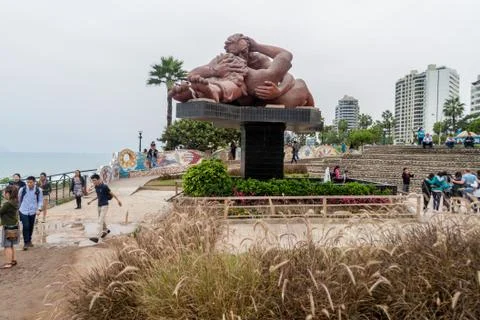 LIMA, PERU - JUNE 4, 2015: Statue in Parque del Amor (Park of the Love) in Mi Fotos Stock