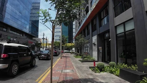 Lima, Peru - March 14, 2026 - walking in the neighborhood of Miraflores Vidéo 336951017