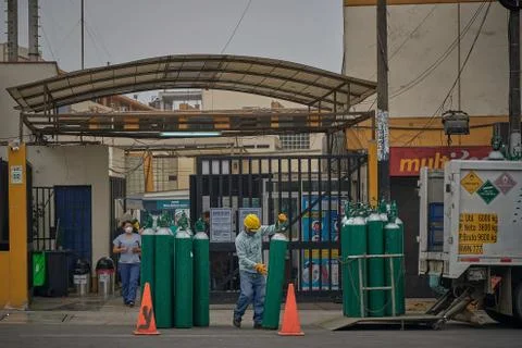 LIMA, PERU - May 21, 2020: Covid-19 Hospitales colapsados  falta de oxigeno Stock Photos