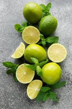Lime and mint  on a dark background. Foto stock