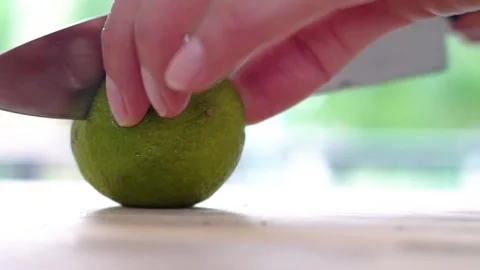 Lime cutting half slow-motion Video stock 142515661
