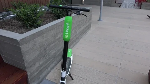 Lime Scooter Stockbeeldmateriaal 91447734