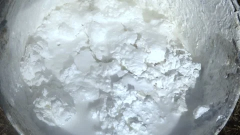 Lime slaking with water. Stockbeeldmateriaal 92595013