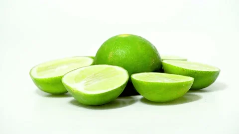 Lime slices closeup rotating around Vidéo 187508487