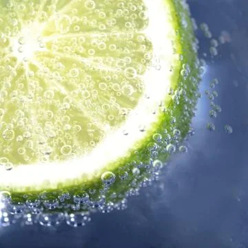 Lime in sparkling water Foto stock