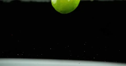 Lime Water Splash Super Slow Motion High Speed 1000 FPS Phantom Flex Vídeo Stock 135624298