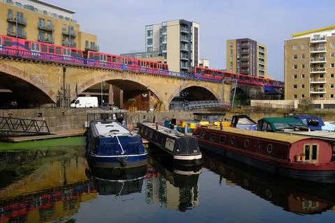 Limehouse Basin DLR Stock Photos