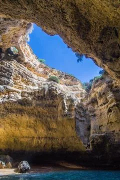 Limestone cave, open sky view on the Algarve, Portugal Fotos de archivo