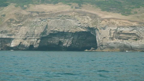 Limestone cave on a sunny day. 库存影片 137977316