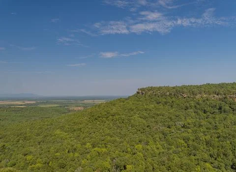 Limestone cliff and dense forest landscape in Petit Jean State Park Stock Photos