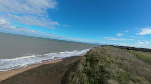 Limestone cliffs along the english channel. United Kingdom. Vídeo Stock 320530127